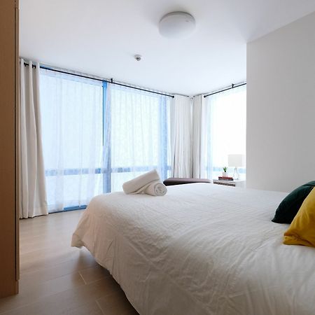 Csuites At Two Central Residences Makati City Dış mekan fotoğraf
