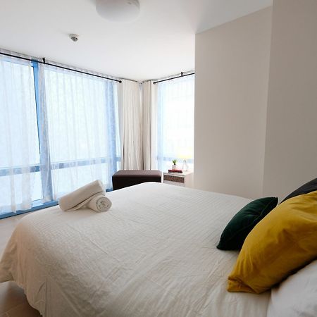 Csuites At Two Central Residences Makati City Dış mekan fotoğraf