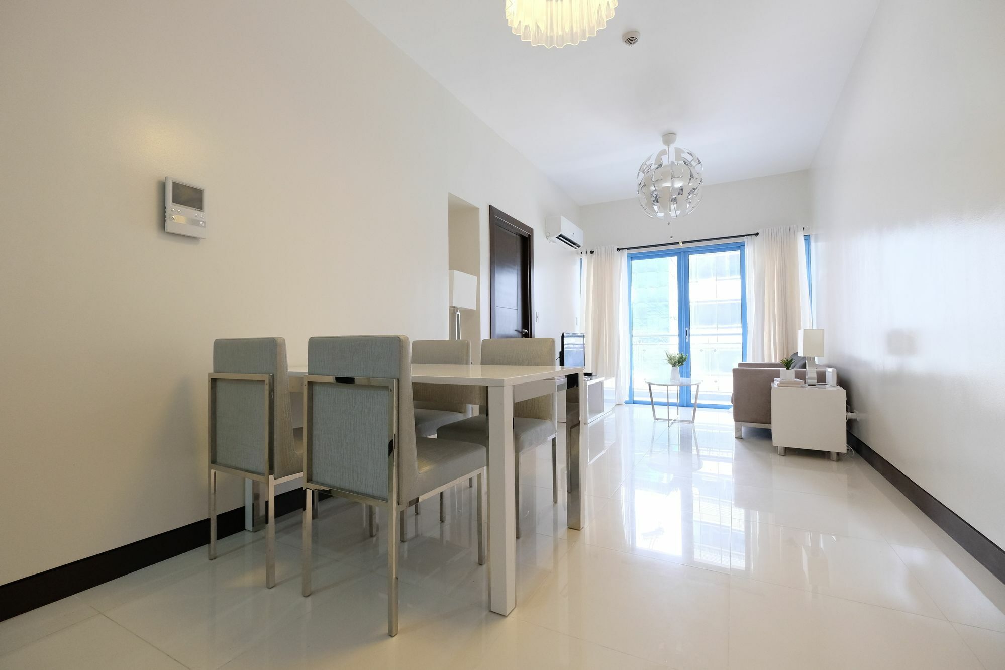 Csuites At Two Central Residences Makati City Dış mekan fotoğraf