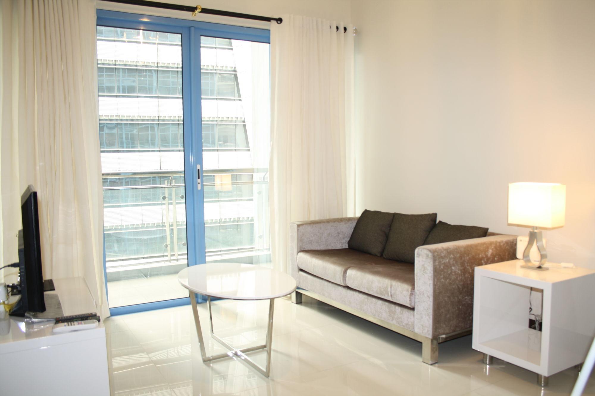 Csuites At Two Central Residences Makati City Dış mekan fotoğraf