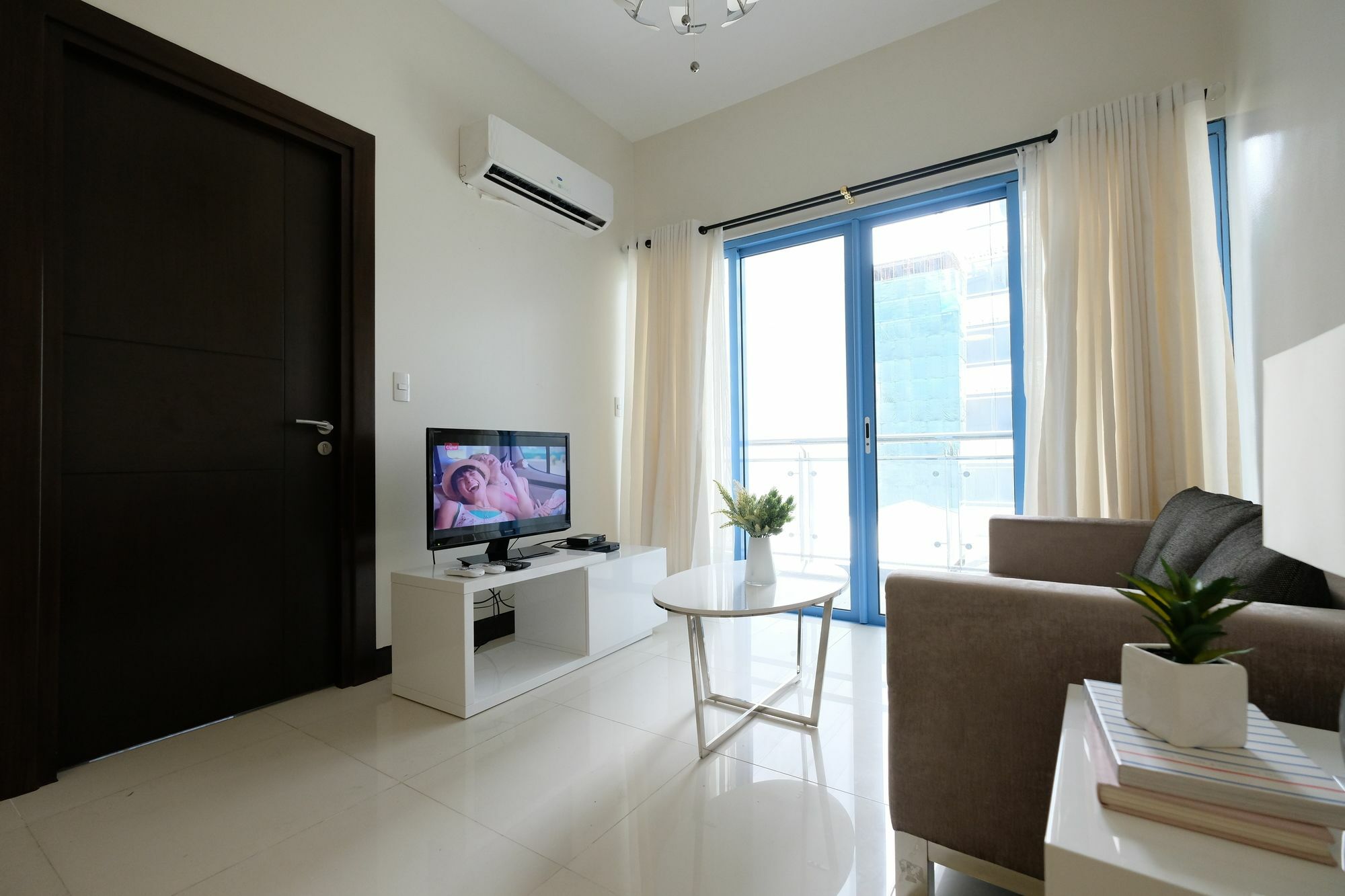 Csuites At Two Central Residences Makati City Dış mekan fotoğraf