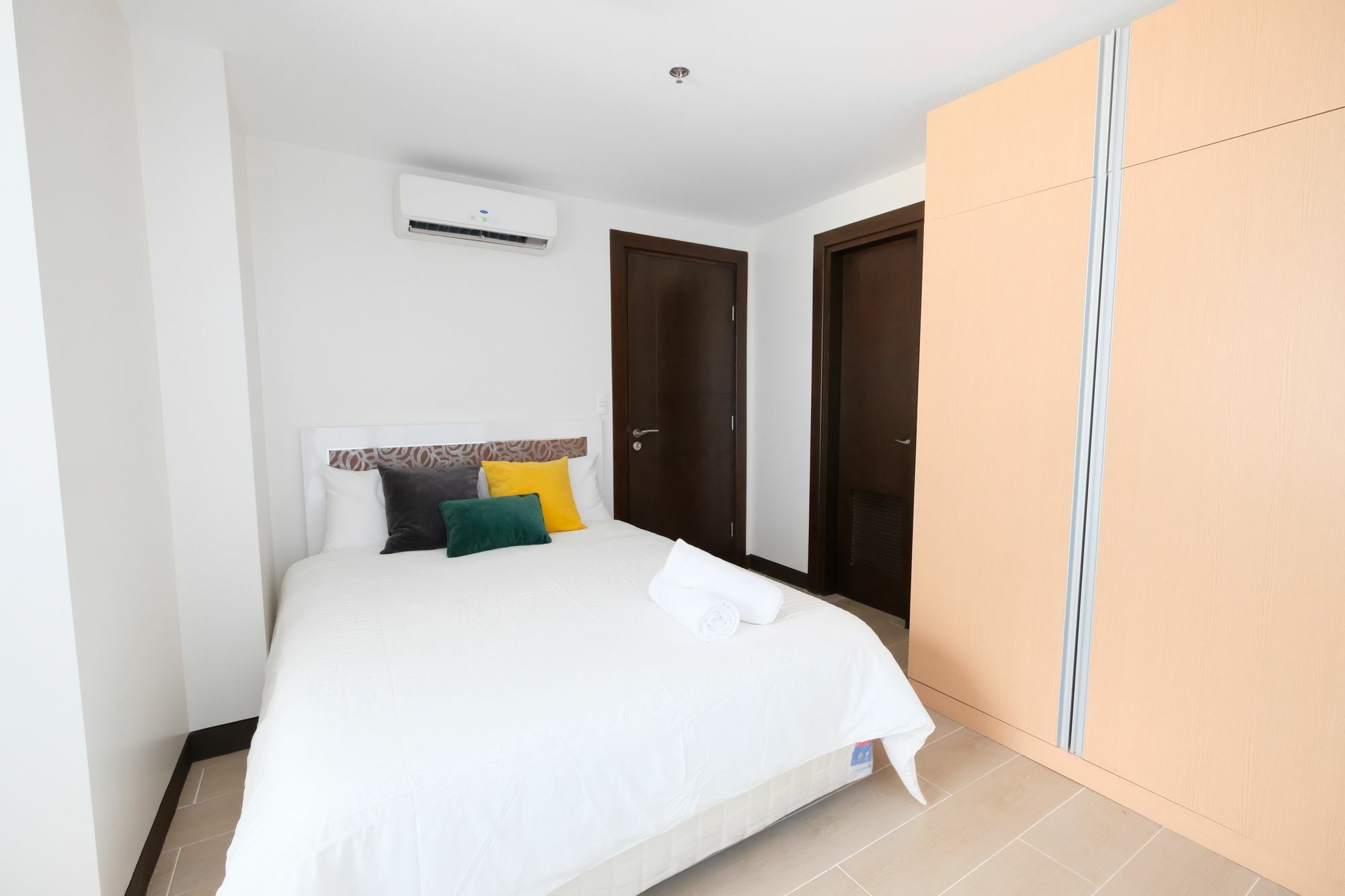 Csuites At Two Central Residences Makati City Dış mekan fotoğraf