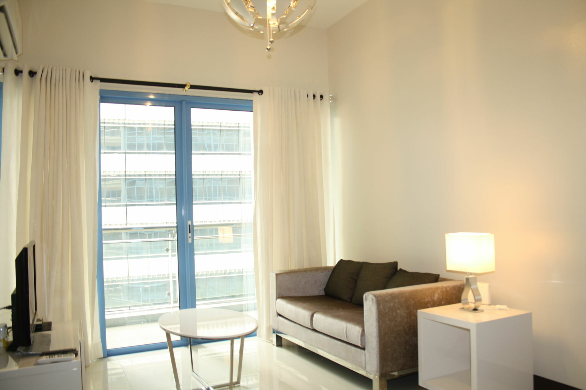 Csuites At Two Central Residences Makati City Dış mekan fotoğraf