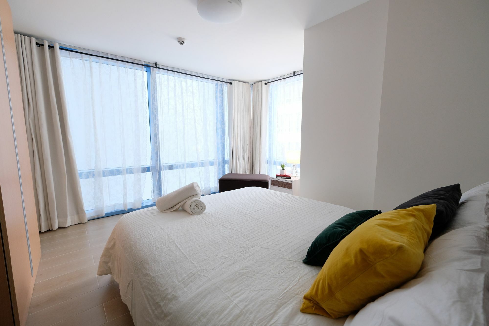 Csuites At Two Central Residences Makati City Dış mekan fotoğraf