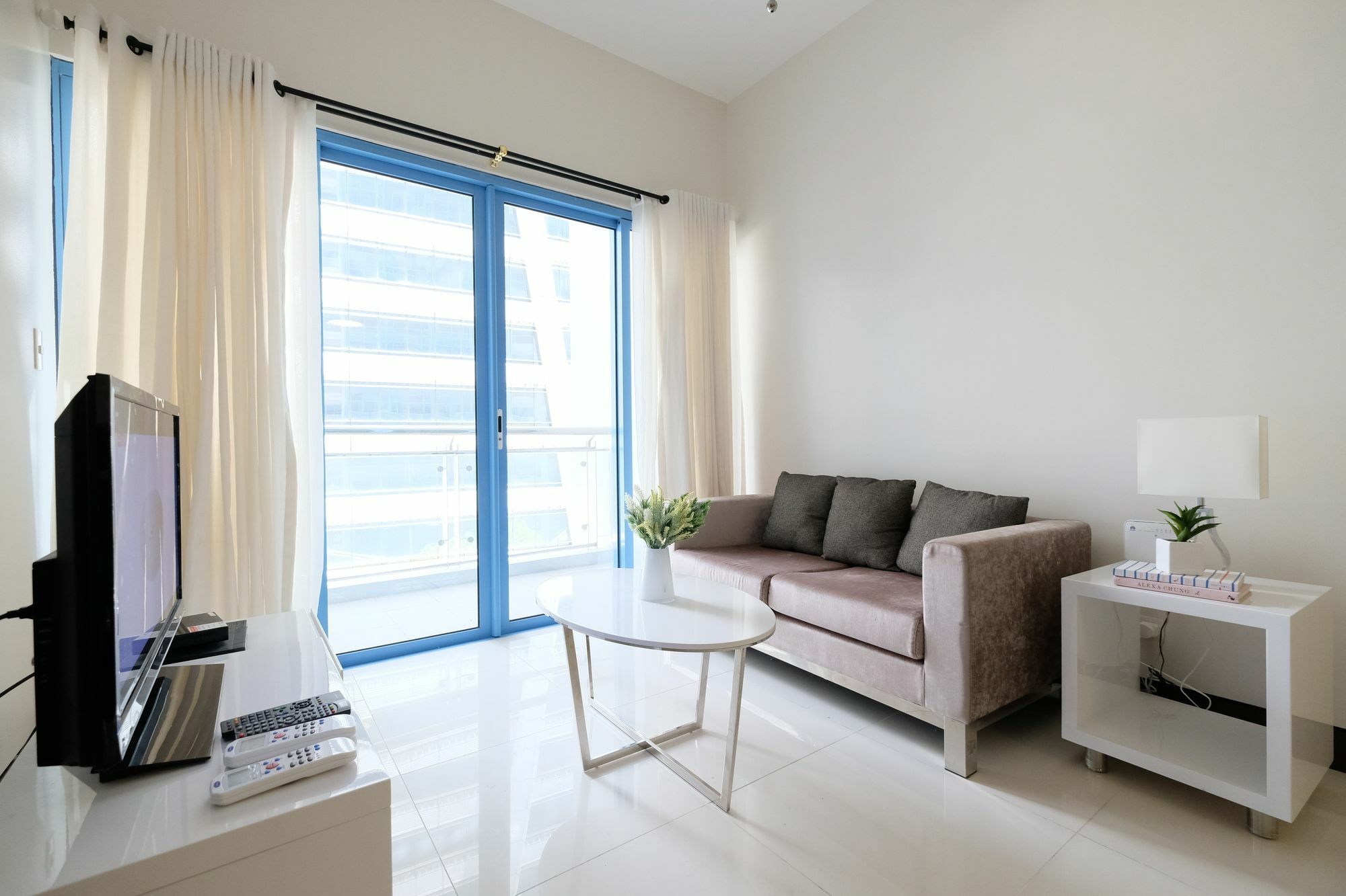 Csuites At Two Central Residences Makati City Dış mekan fotoğraf