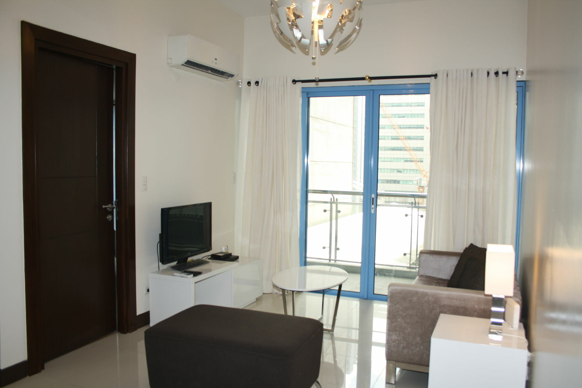 Csuites At Two Central Residences Makati City Dış mekan fotoğraf