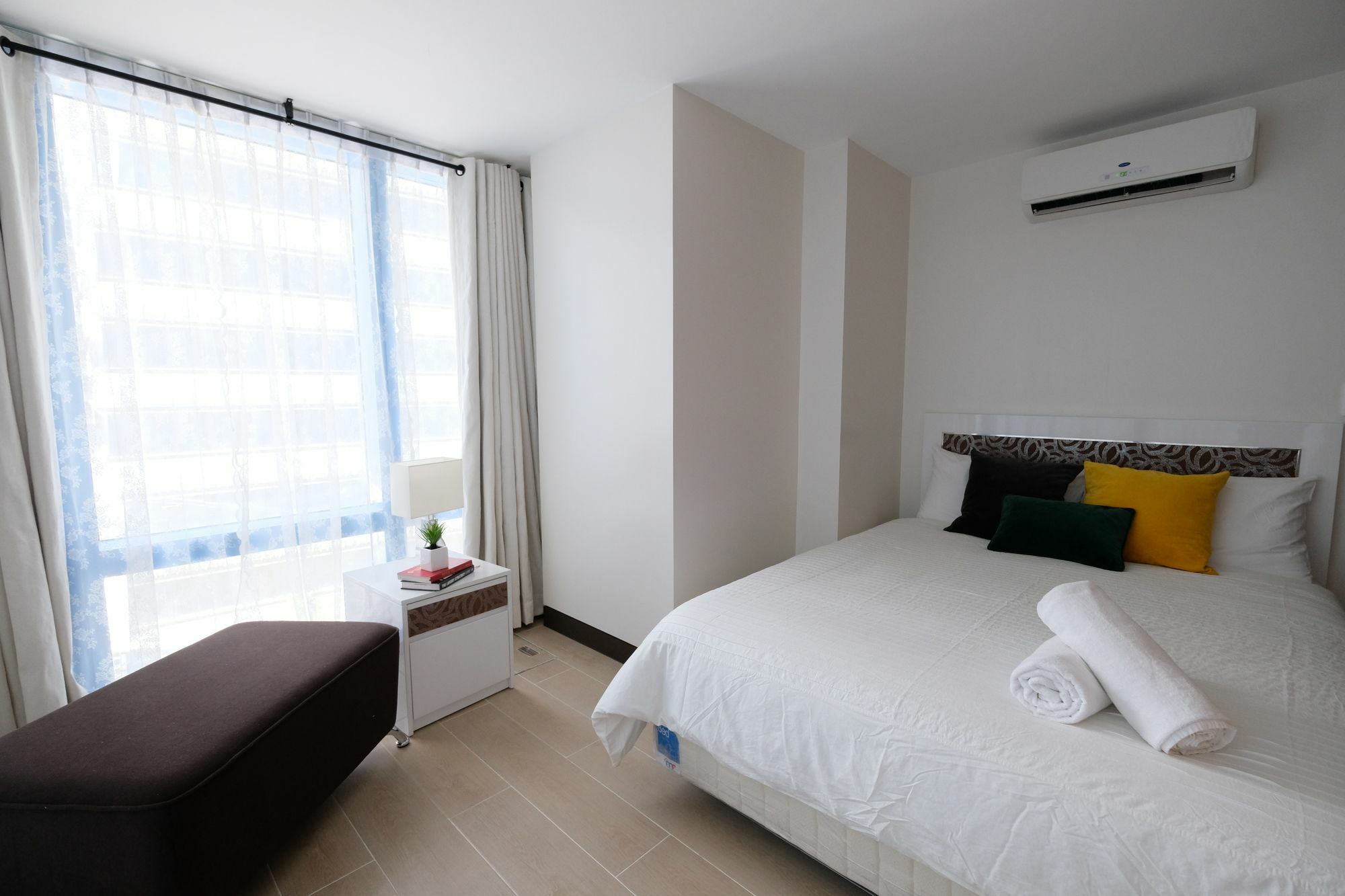 Csuites At Two Central Residences Makati City Dış mekan fotoğraf